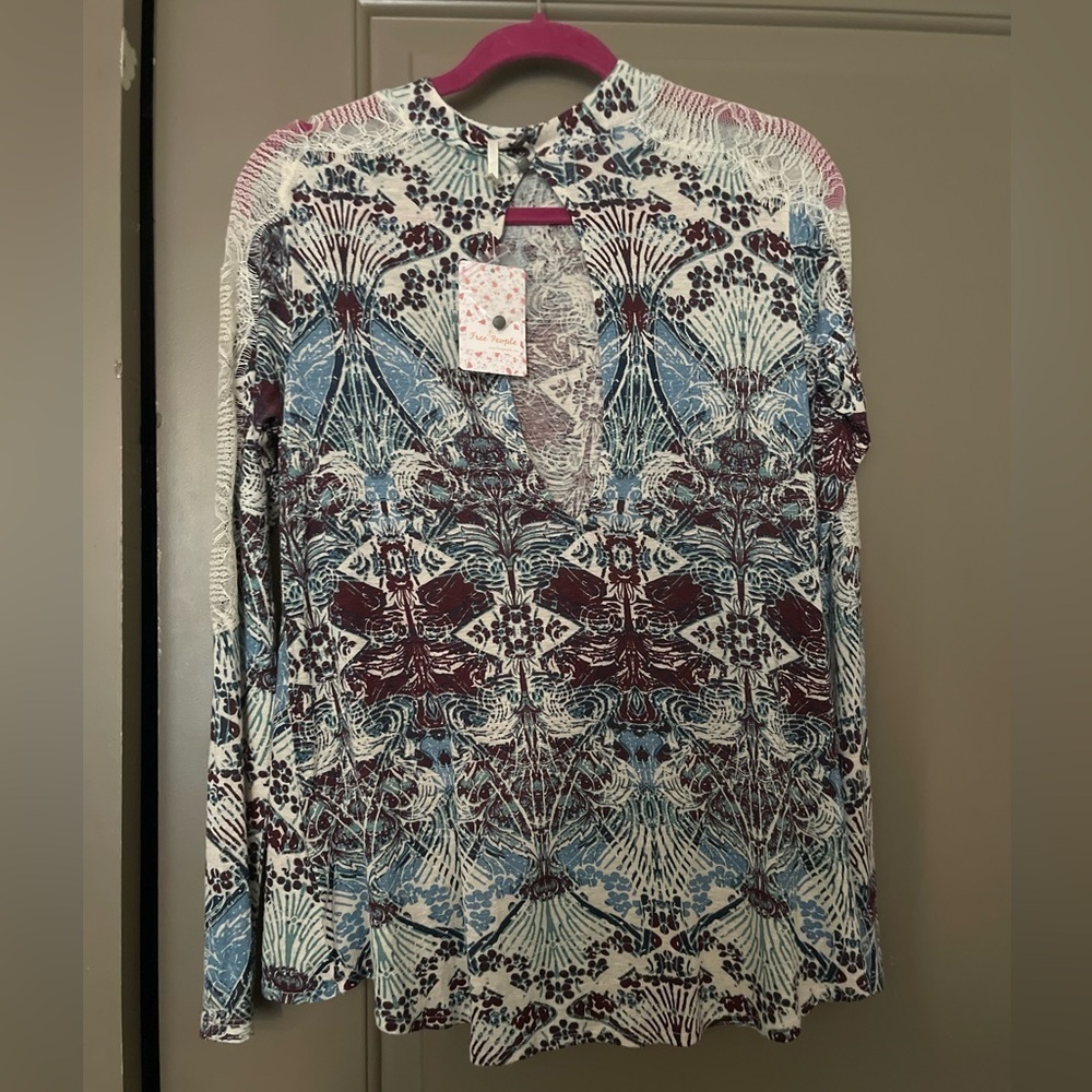 FREE PPL XS OVERSIZED FIT UP MEDIUM TOP LONG SLEEVE FLOWY CREAM LACE DETAIL NWT